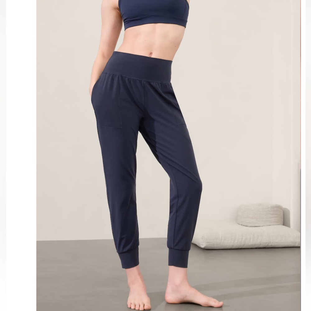 Athleta Salutation High Rise Jogger in PowerVita - Navy // Large